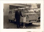 Hilário de Carvalho com a neta Isabel Carmem no batismo da ambulância DA-64-85